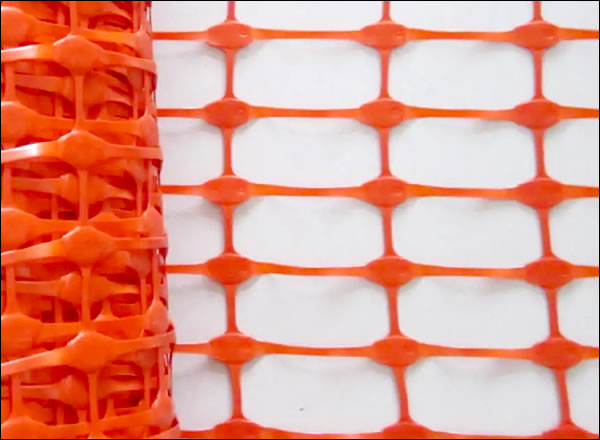 Plastic Mesh Fencing against sand and stormy snows on roads